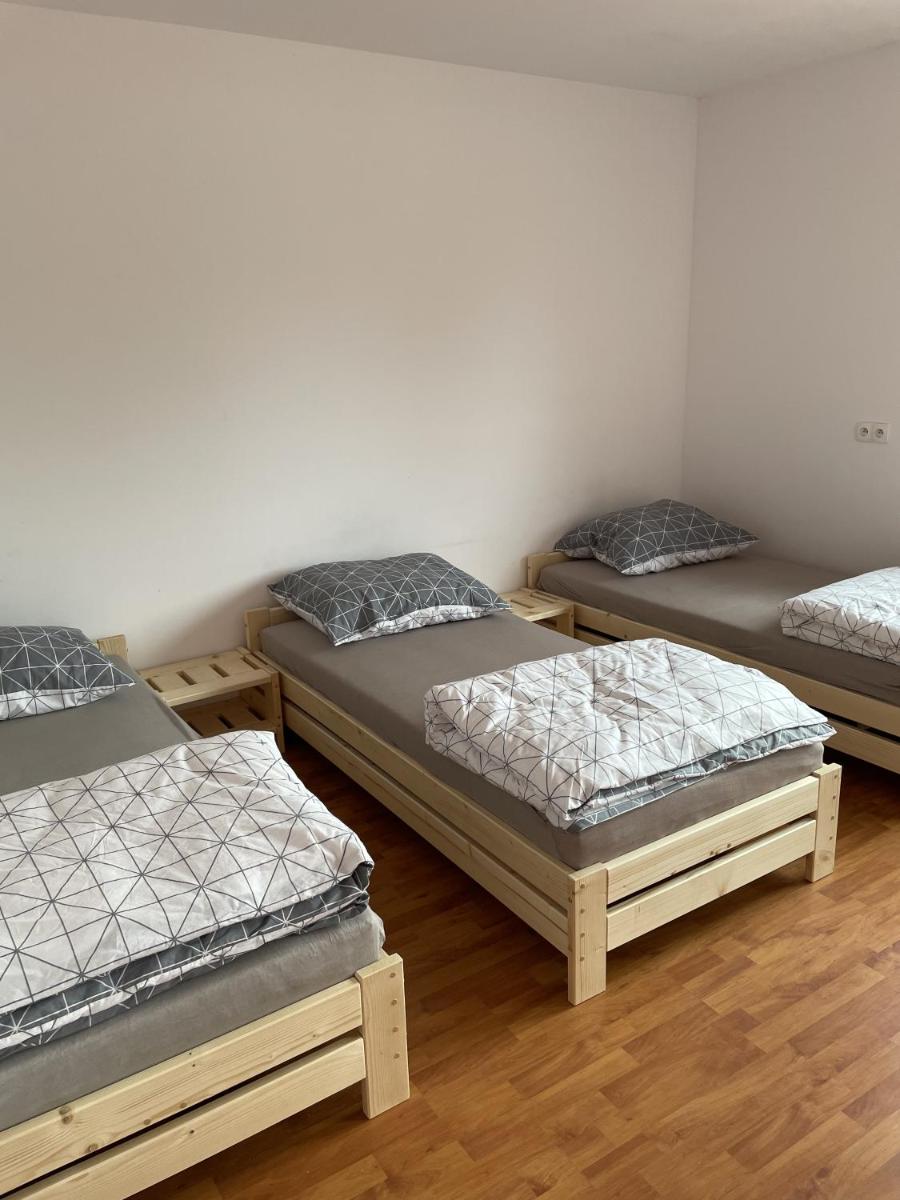 Noclegi Pracownicze LAZUR - Housity