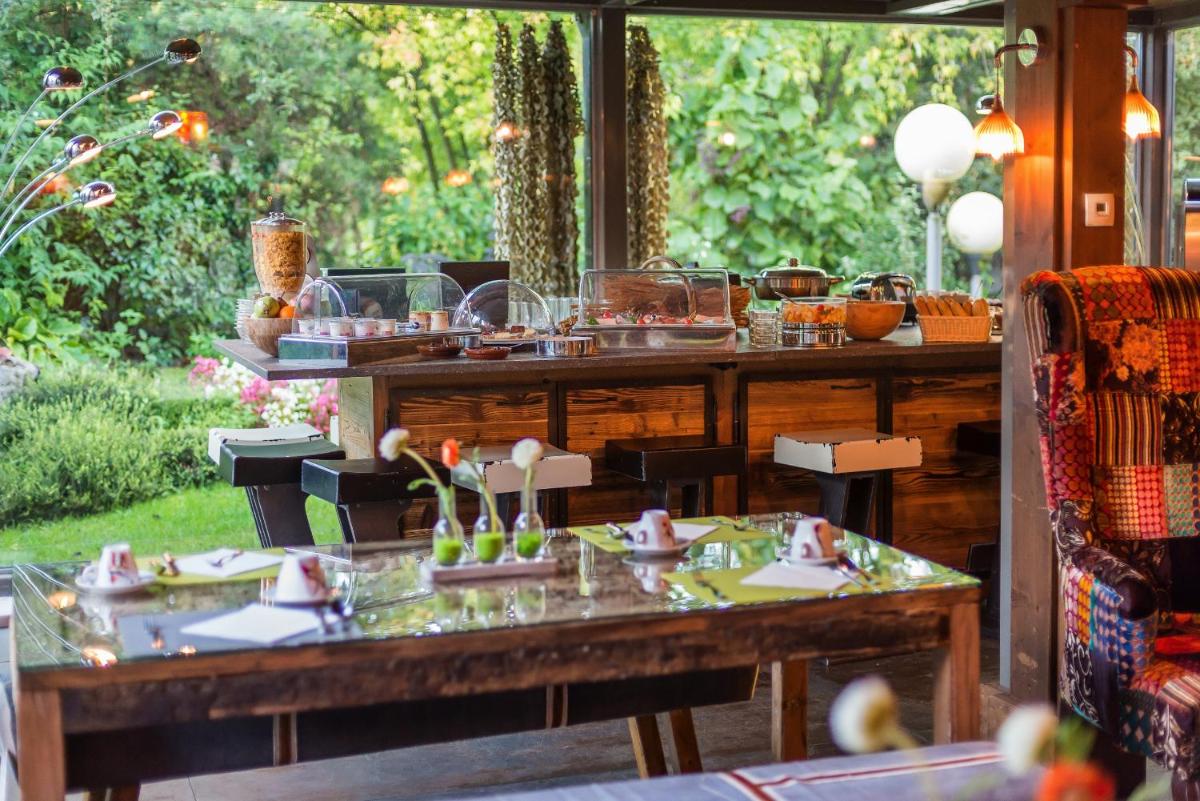 Jardin de l'établissement La Maison Rouge