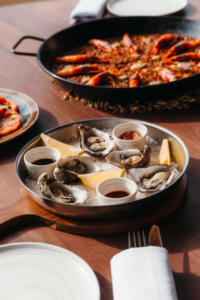 Comida en o cerca de este hotel