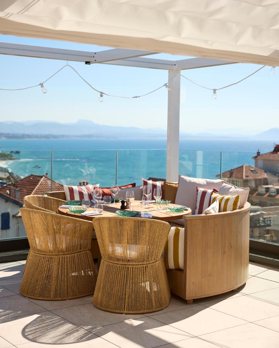 Vue générale sur la mer ou vue sur la mer prise depuis l'hôtel