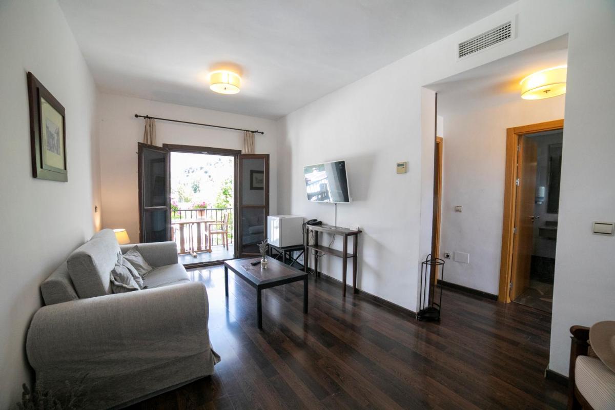 Hotel Villa Turística de Bubión - Housity