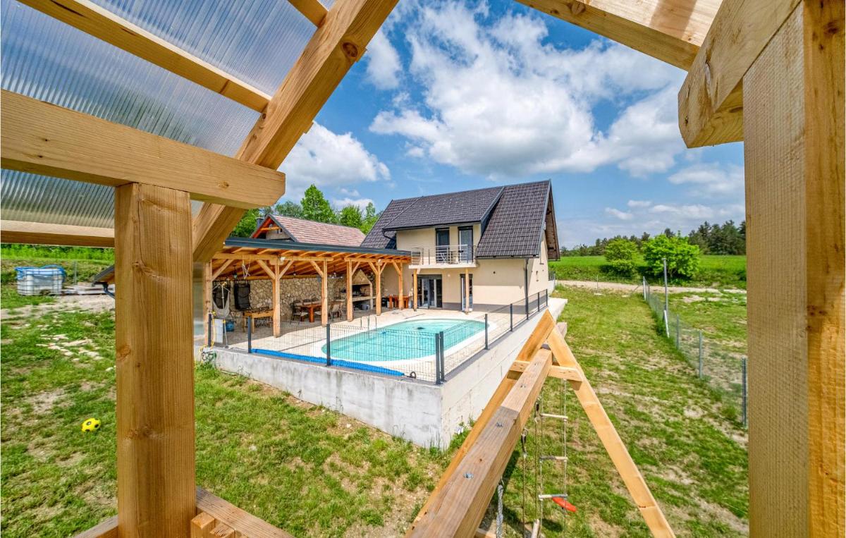 Lovely Home In Plaski With Sauna - Housity