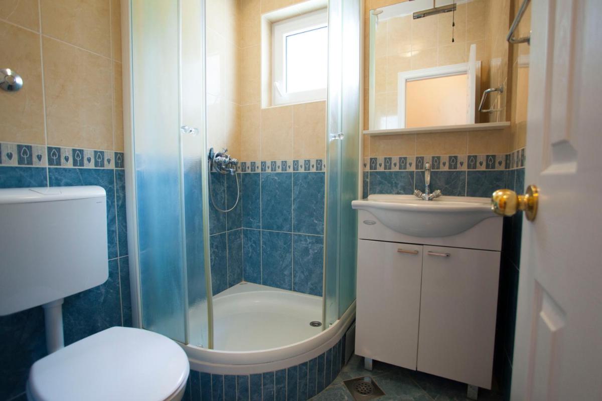 Apartments Makarska - Housity