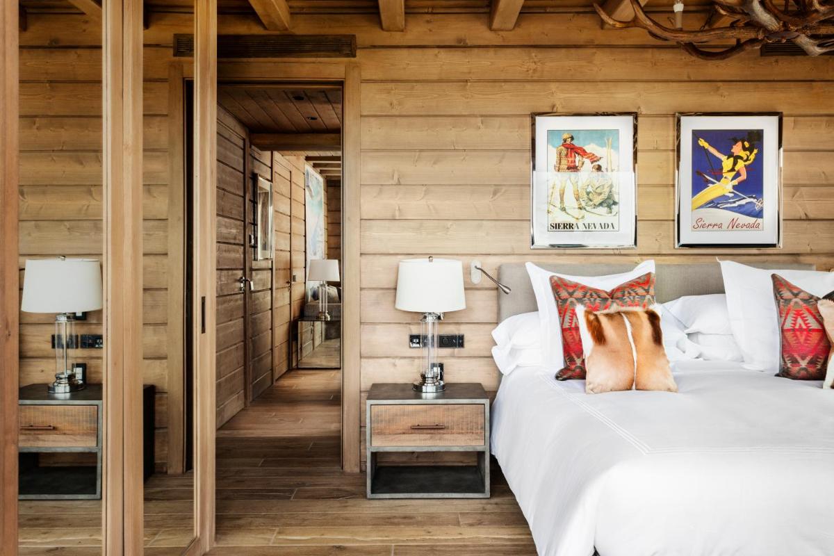 Cama o camas de una habitación en El Lodge, Ski & Spa