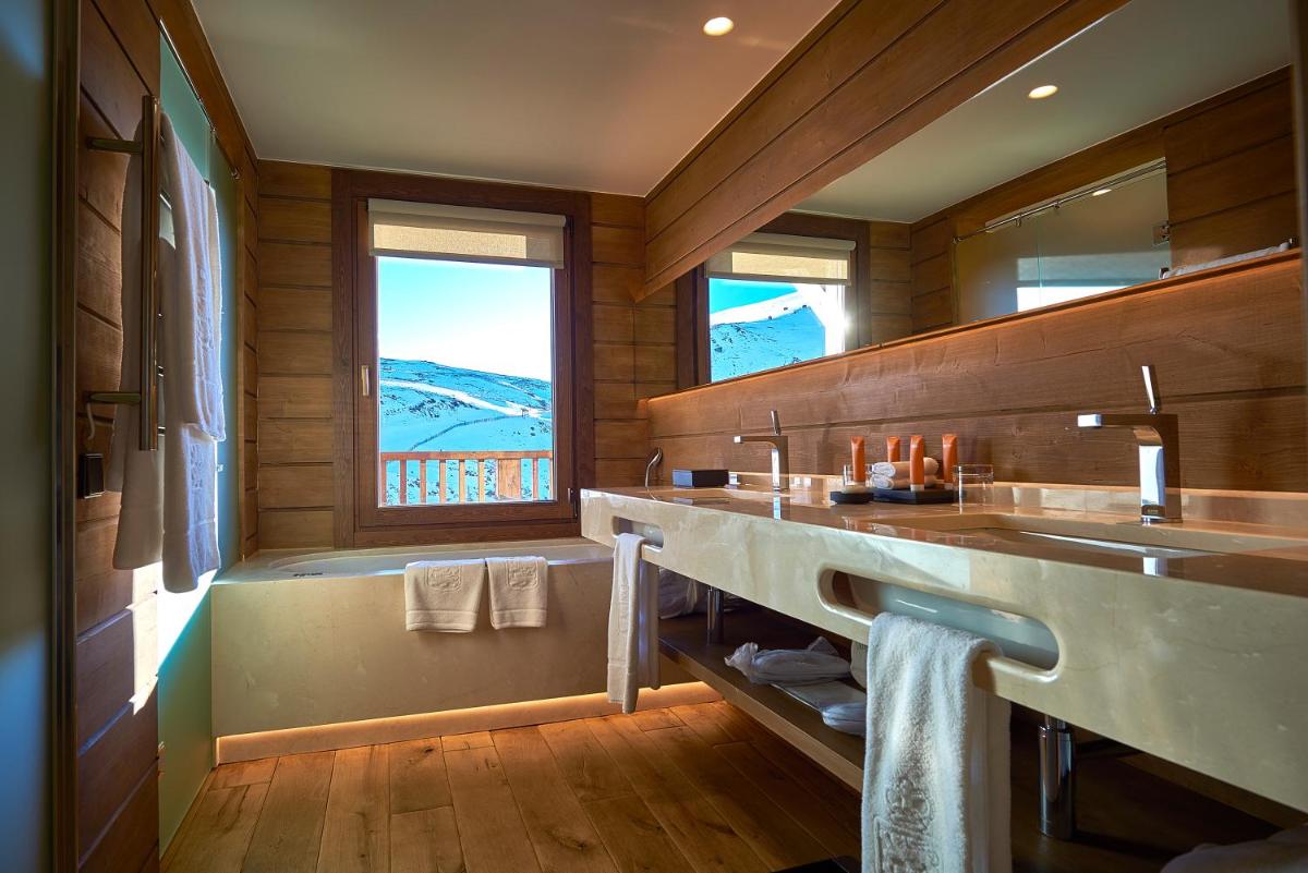 Imagen de la galería de El Lodge, Ski & Spa, en Sierra Nevada