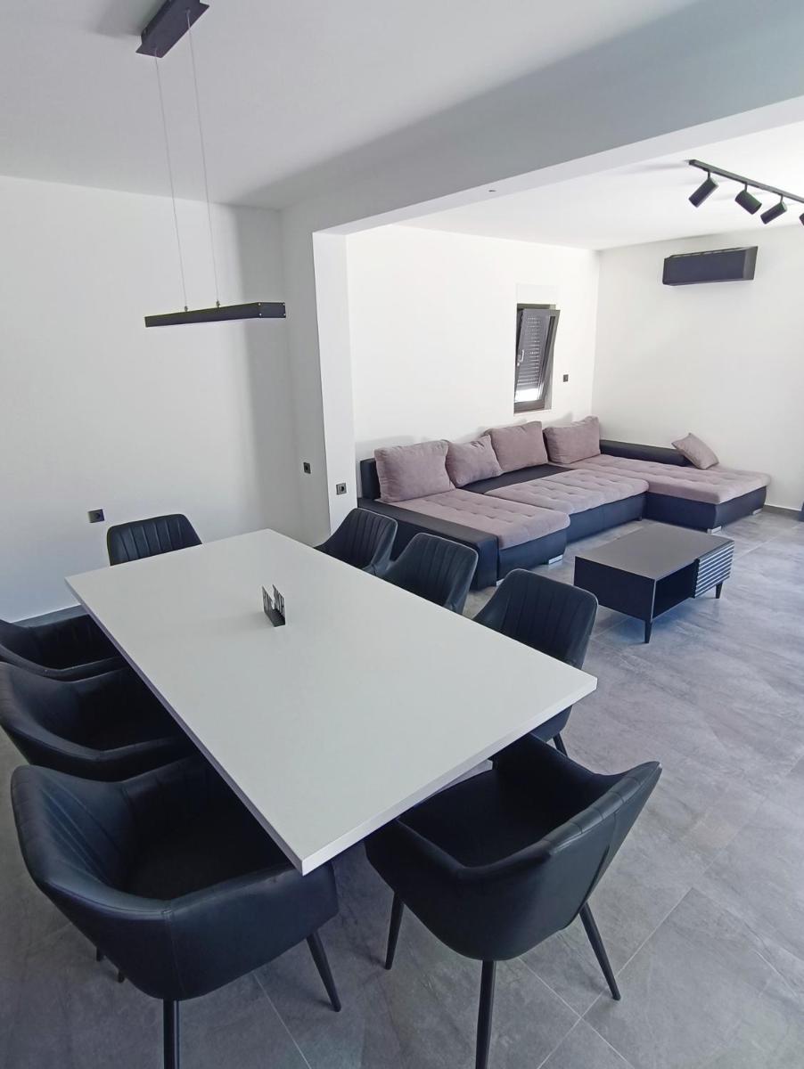 Holiday House "M" Omiš - Newly renovated house with swimming pool, 3 rooms, gym, large terrace with amazing view on town and 6 parkplaces - Hizvo