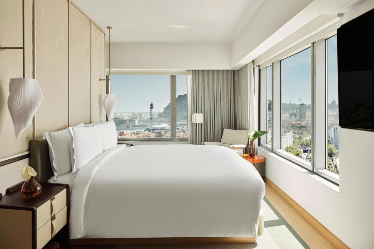 Cama o camas de una habitación en Hotel Arts Barcelona