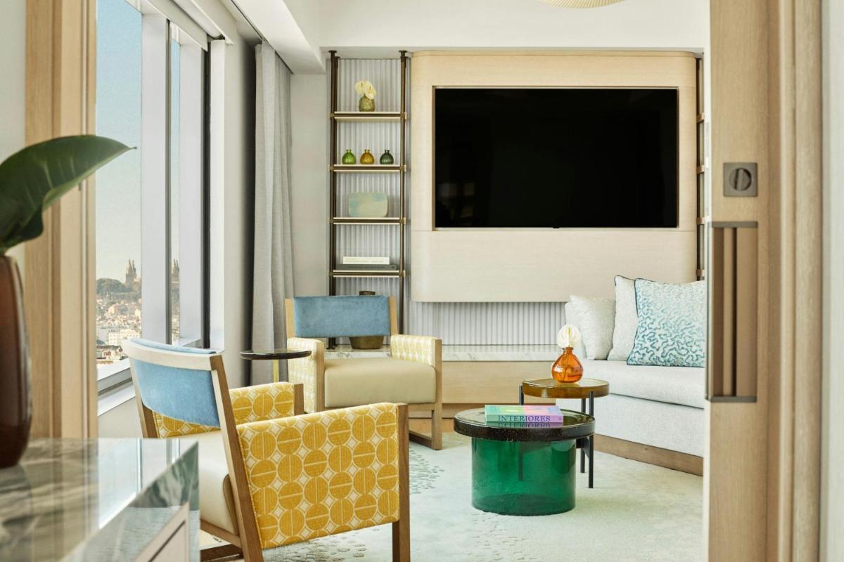 Una televisión o centro de entretenimiento en Hotel Arts Barcelona
