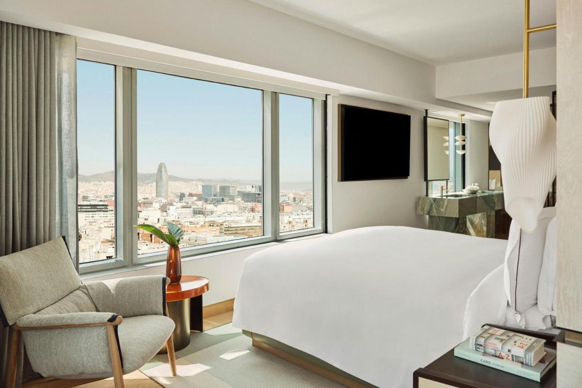 Cama o camas de una habitación en Hotel Arts Barcelona