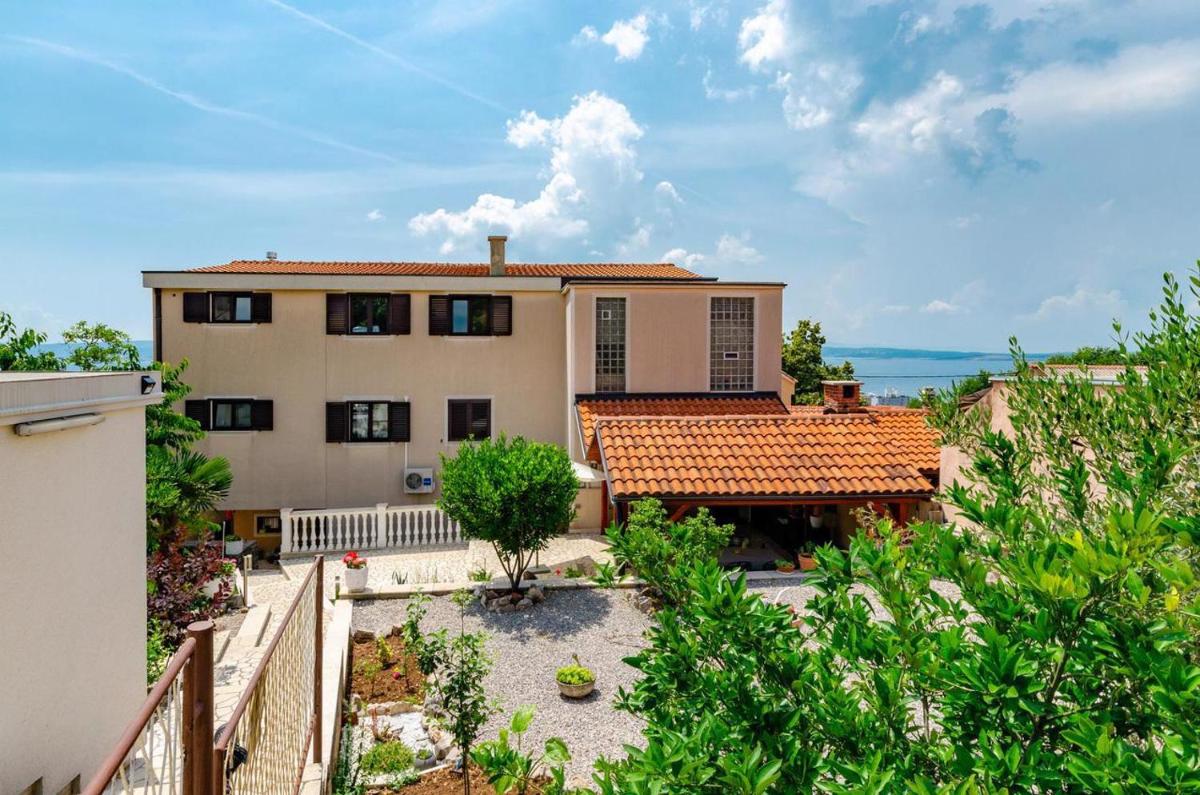 House and Apt. in Crikvenica 39364 - Housity