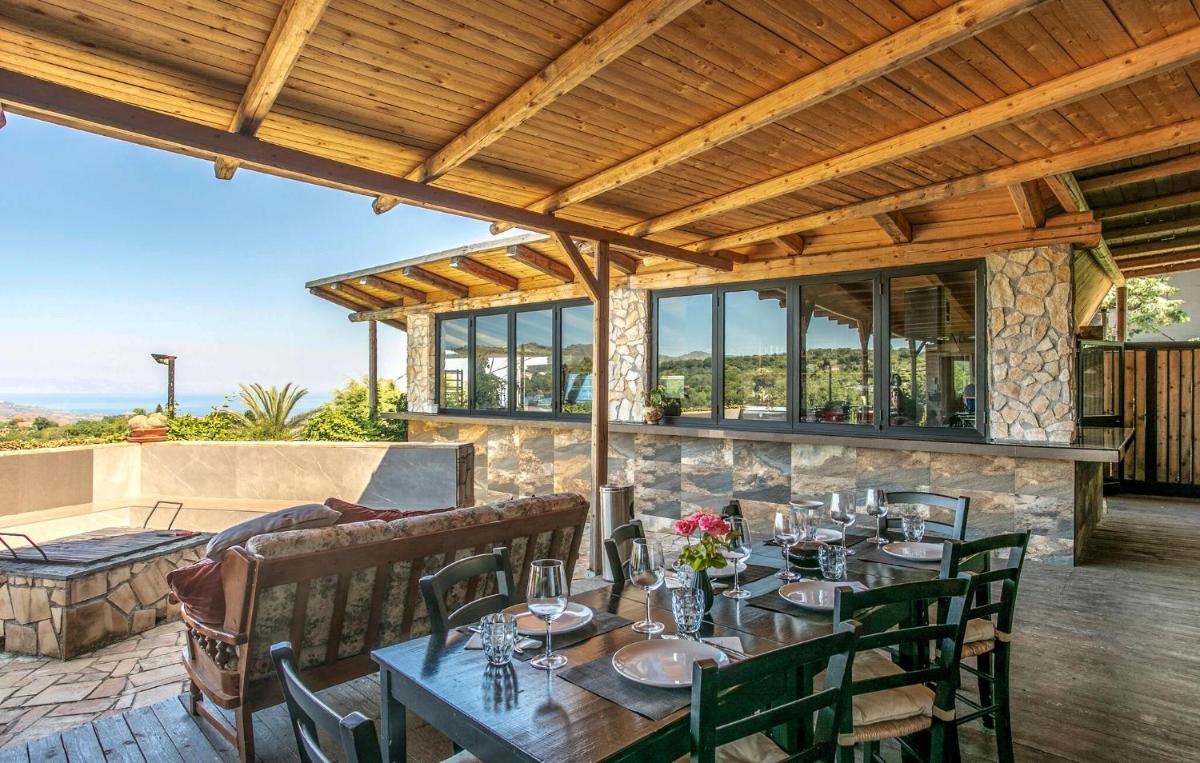 Amazing Home In Piedimonte Etneo With Sauna - Housity