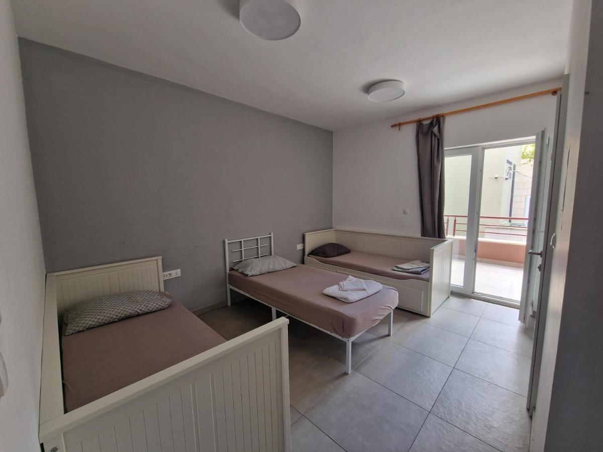SUBTUB Hostel Makarska - Housity