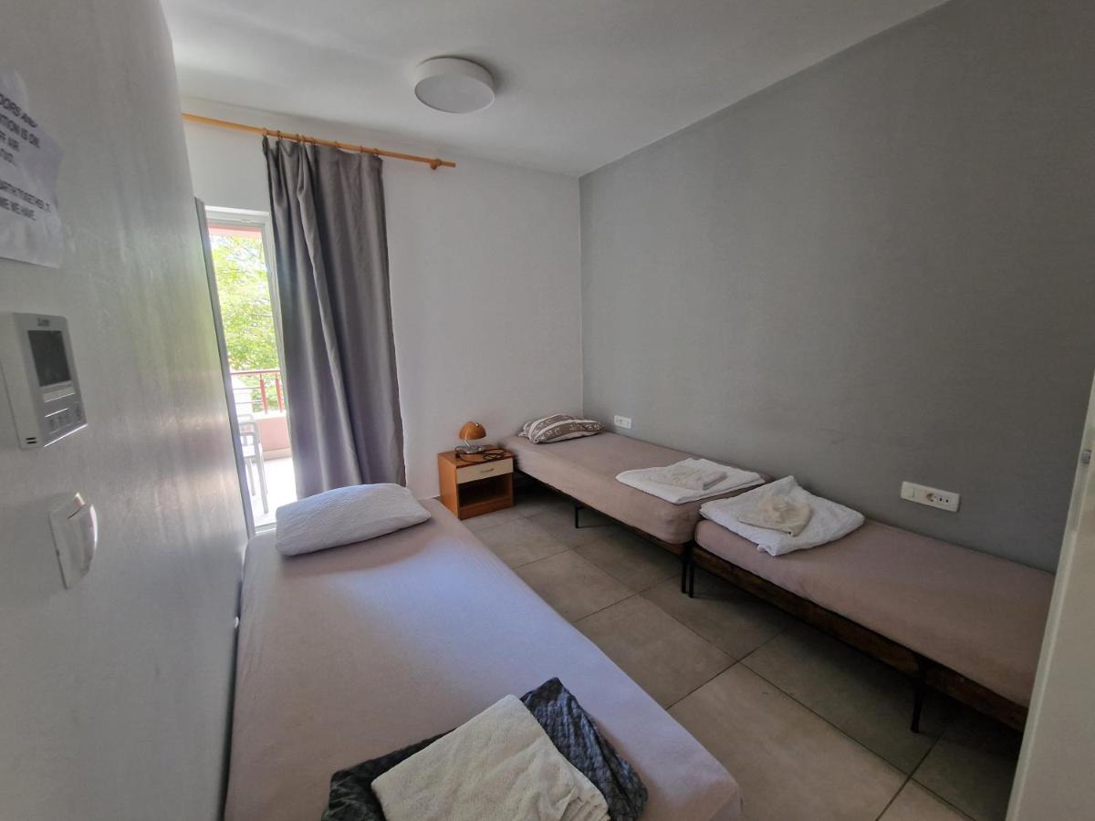 SUBTUB Hostel Makarska - Housity