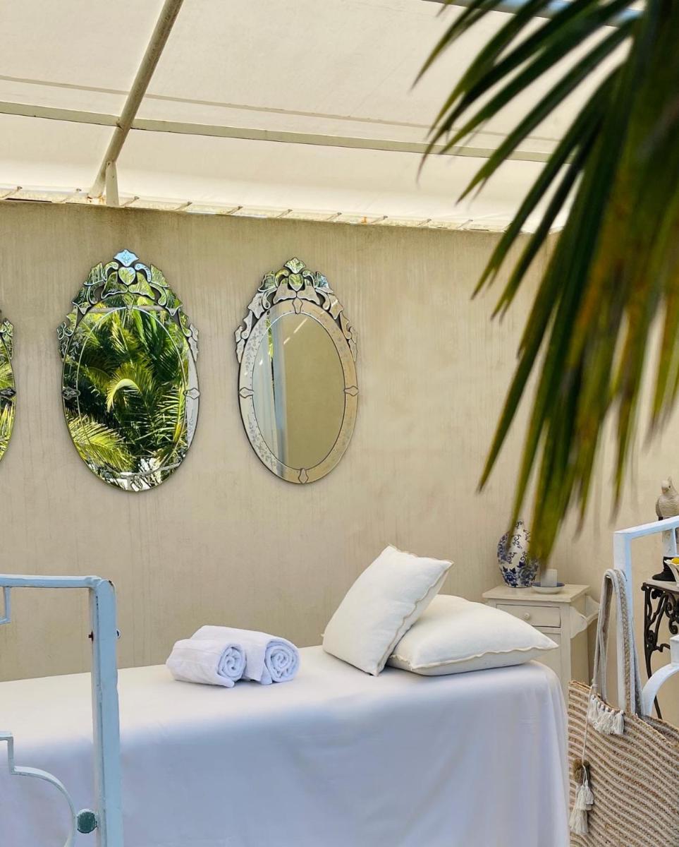 Un ou plusieurs lits dans un hébergement de l'établissement Beaumanoir Small Luxury Boutique Hotel