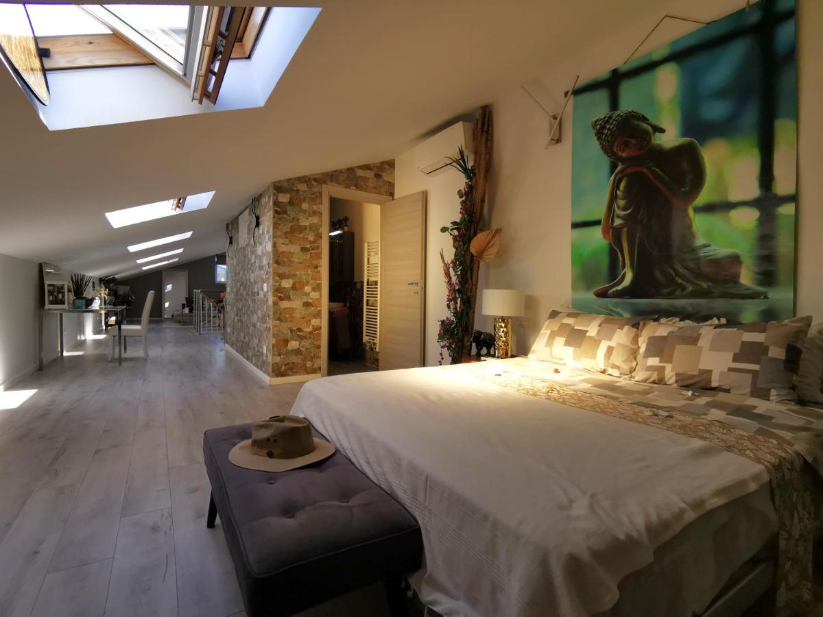 WhiteHome - Housity
