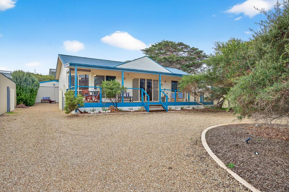 Beachwood - Fabulous Front-Row Goolwa Beach, Pet Friendly - Housity