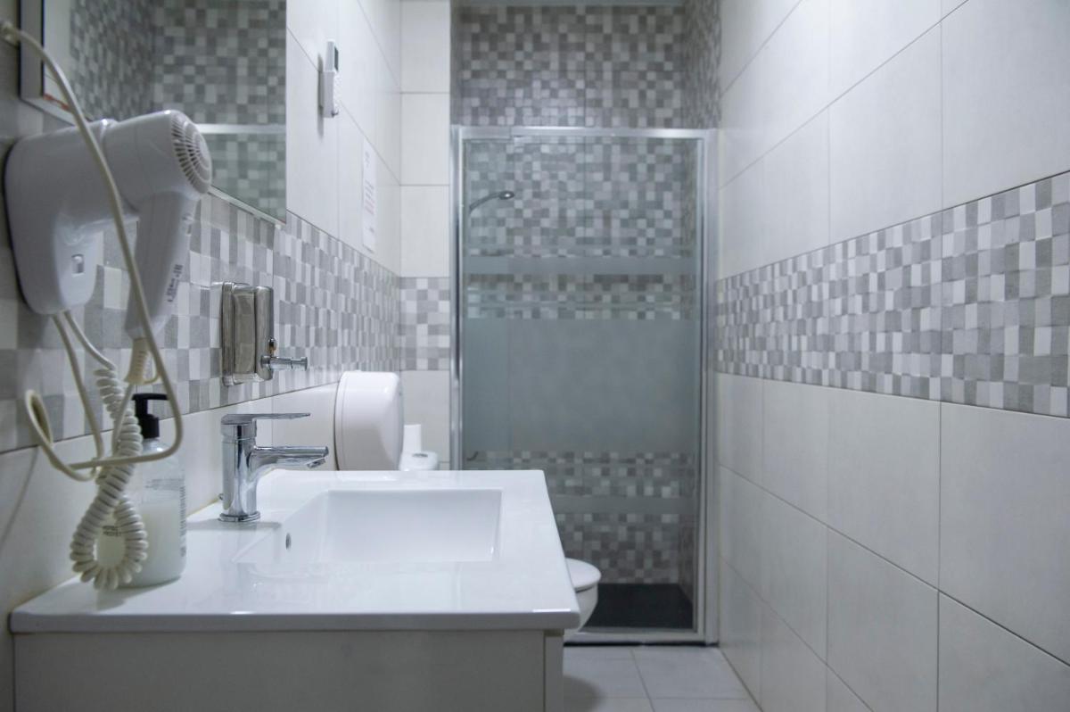 Hostal Restaurante Avenida de Madrid - Housity
