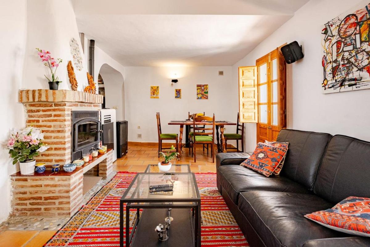 Beach and Mountains - Housity