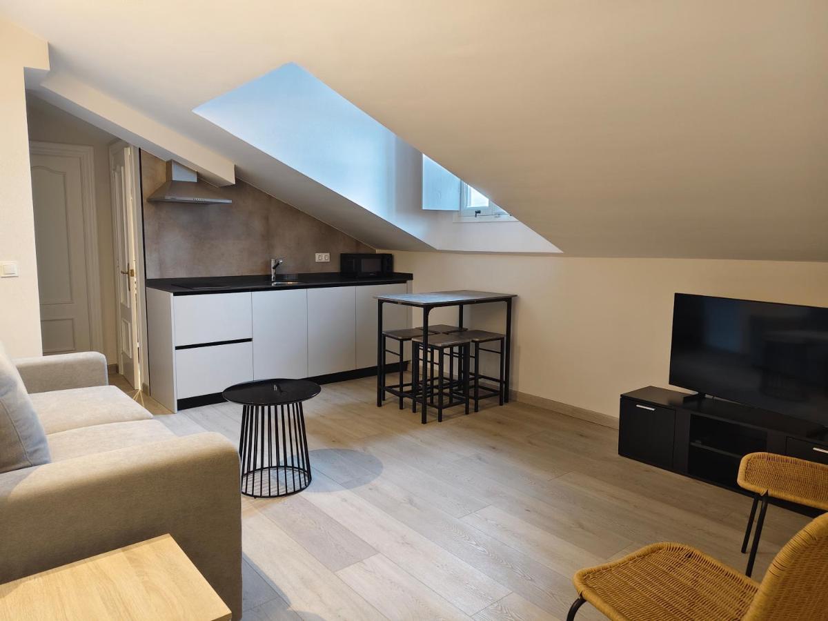 Apartamentos Turísticos El Puerto de Comillas - Housity