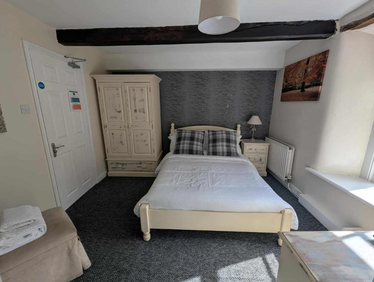 The Kings Arms Hotel - Housity