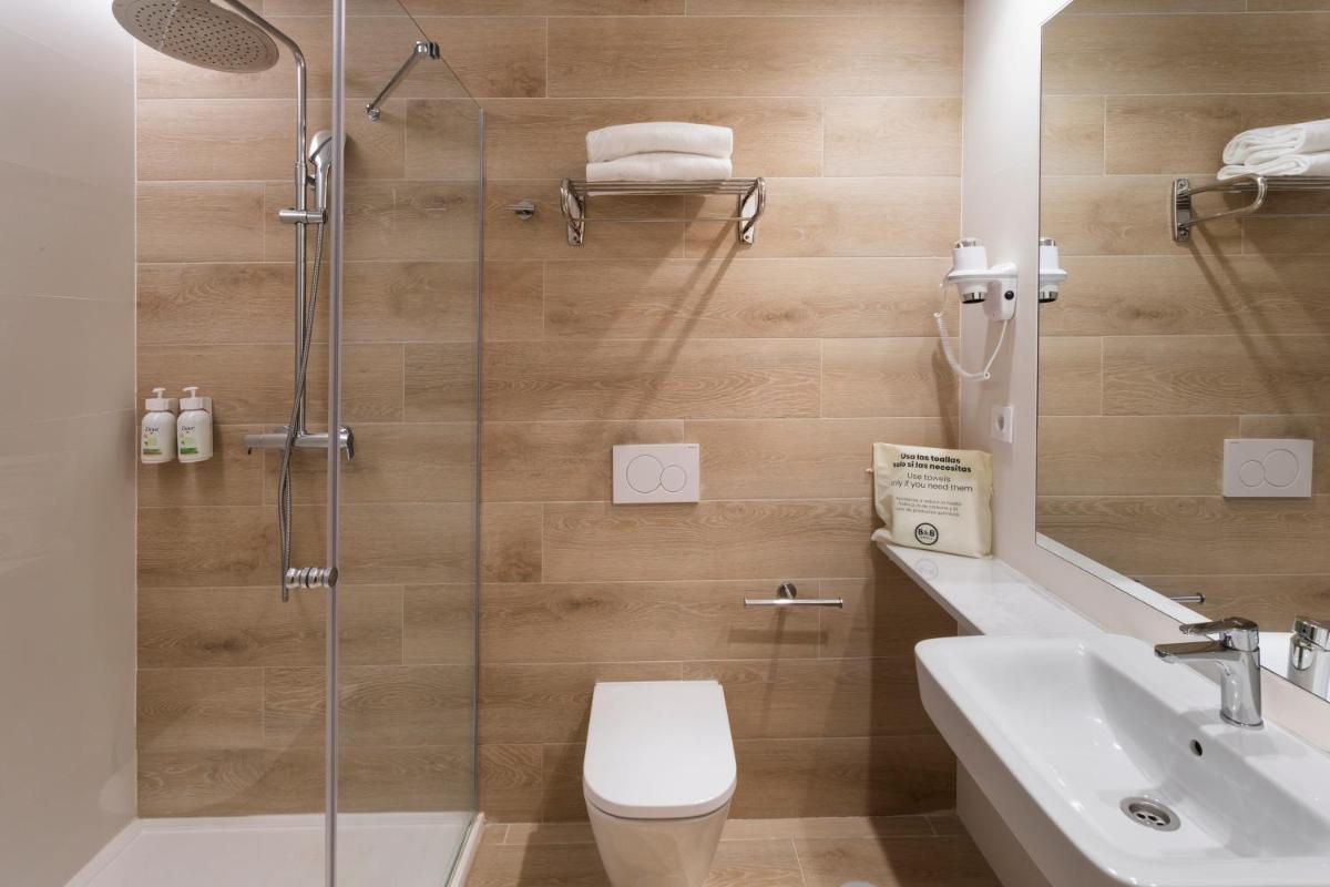 B&B HOTEL Sevilla Bormujos - Housity