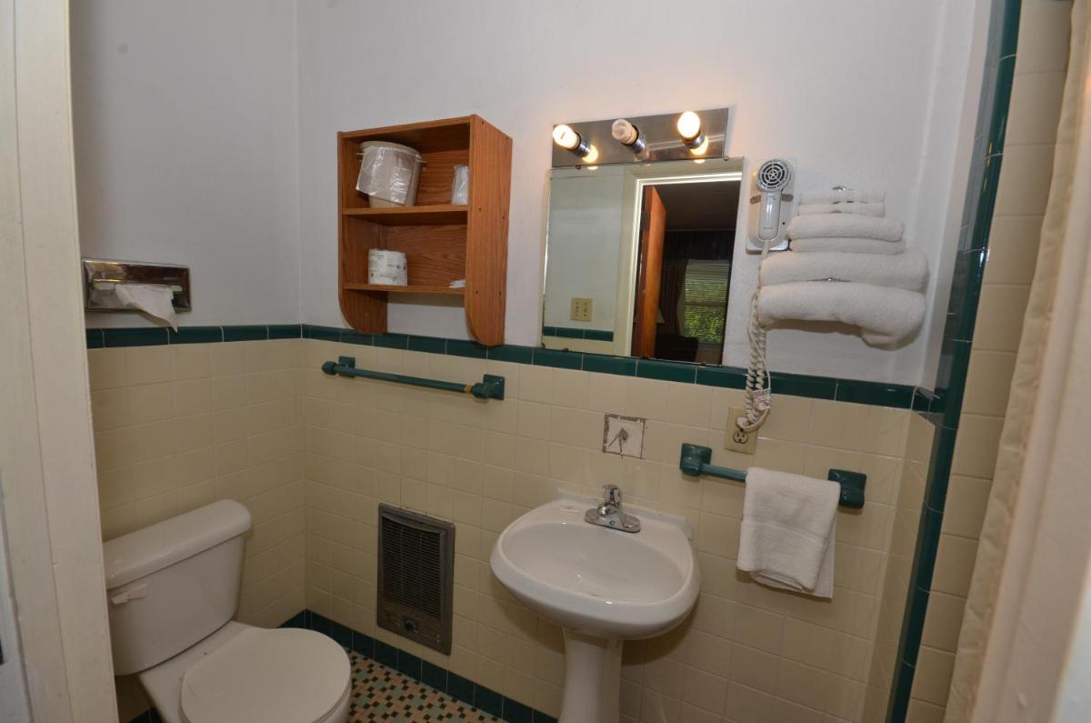 Budget Host Inn - Housity