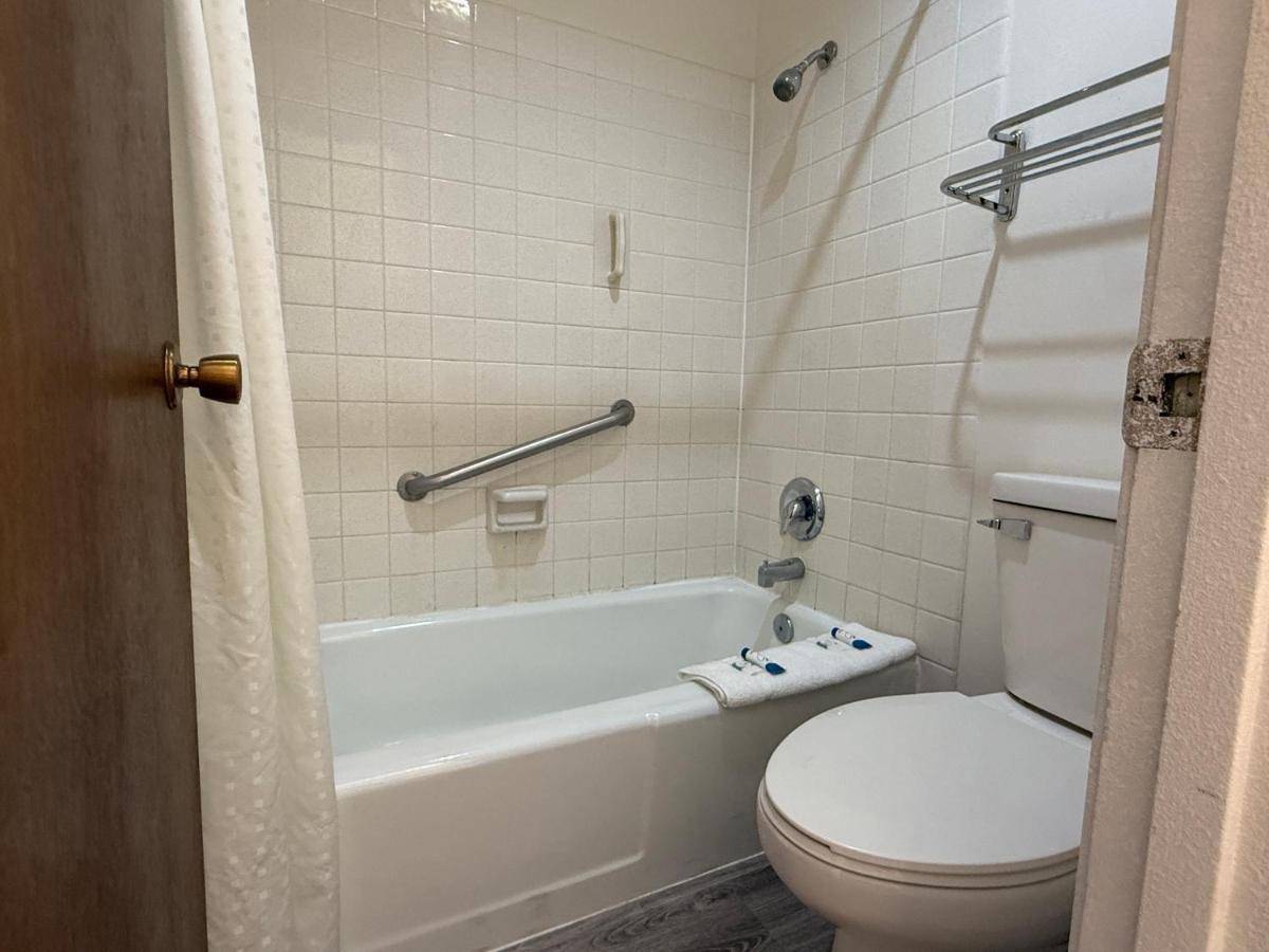 Island Inn - Housity