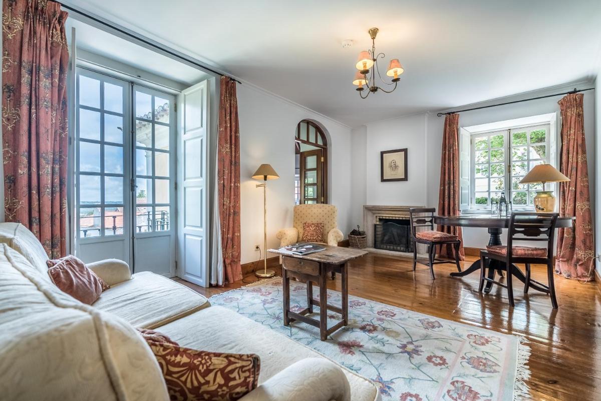 Uma área de estar em Lawrences Hotel