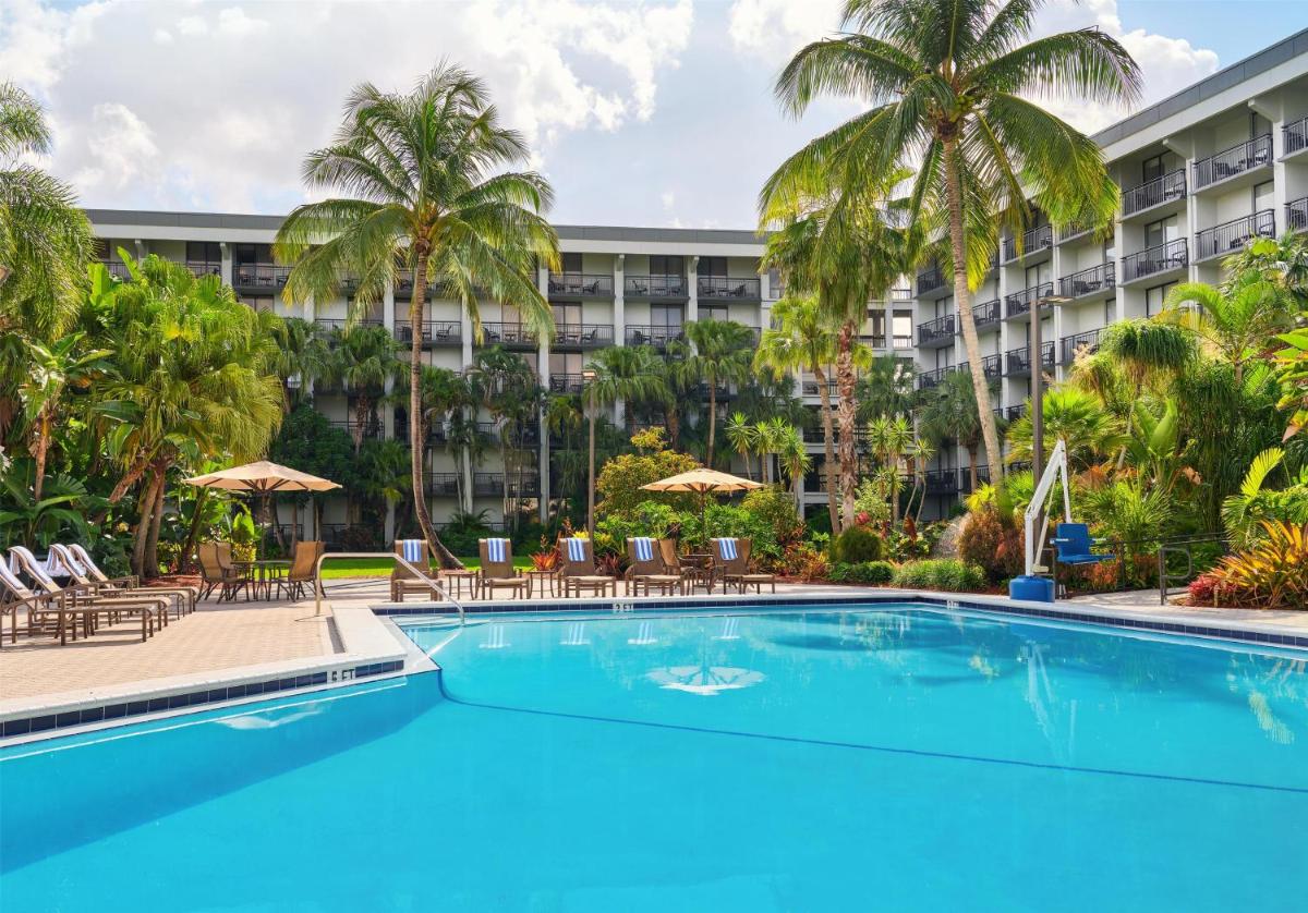 DoubleTree by Hilton Palm Beach Gardens - Housity