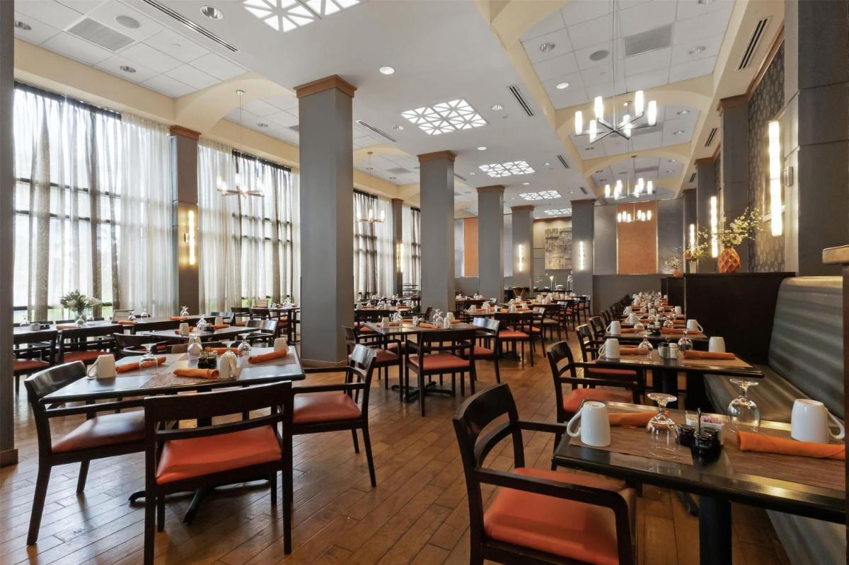 DoubleTree by Hilton Palm Beach Gardens - Housity