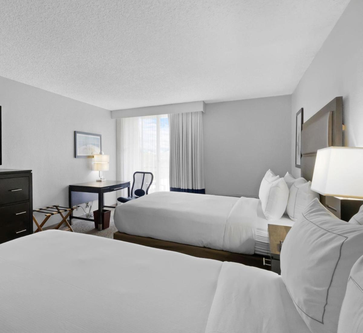 DoubleTree by Hilton Palm Beach Gardens - Housity