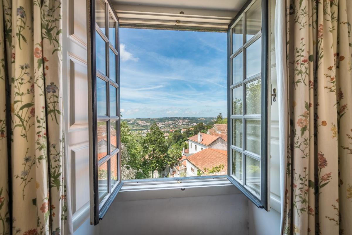 Uma varanda ou terraço em Lawrences Hotel
