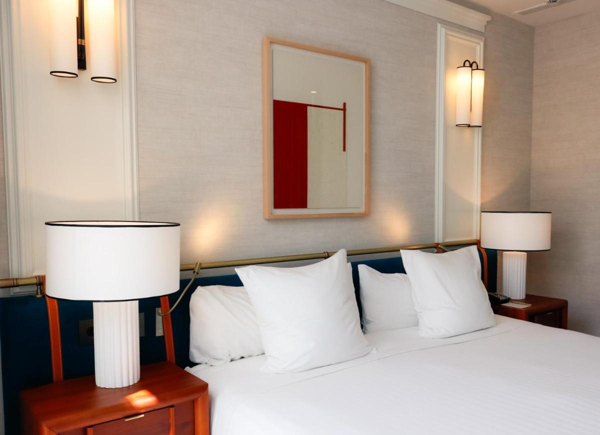 Cama o camas de una habitación en Hospes Palacio de los Patos, a Member of Design Hotels