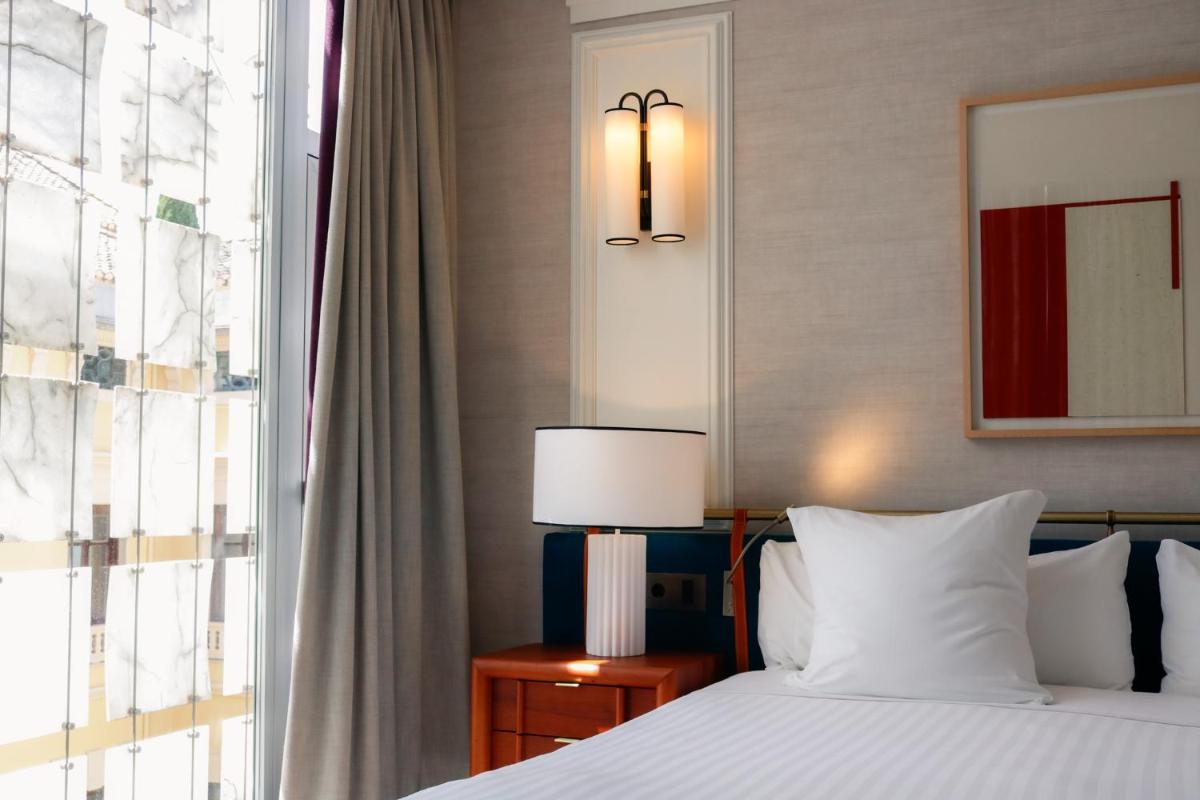 Cama o camas de una habitación en Hospes Palacio de los Patos, a Member of Design Hotels