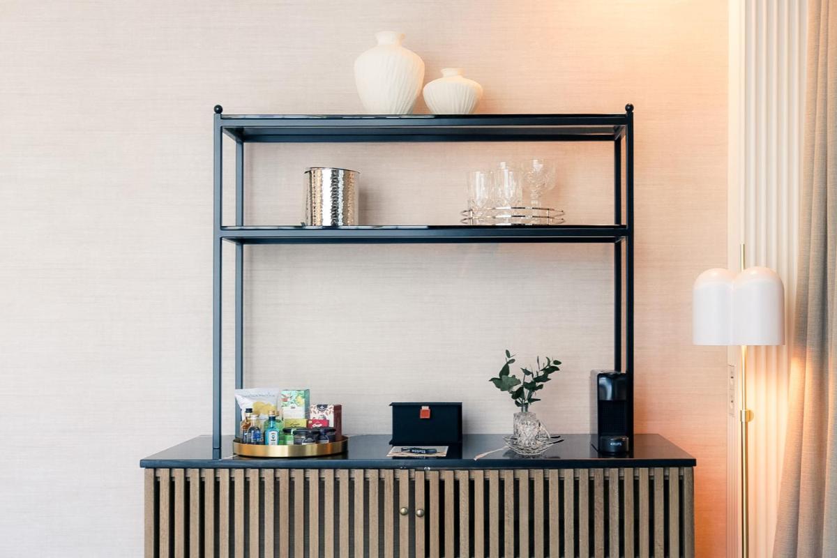 Utensilios para hacer té y café en Hospes Palacio de los Patos, a Member of Design Hotels