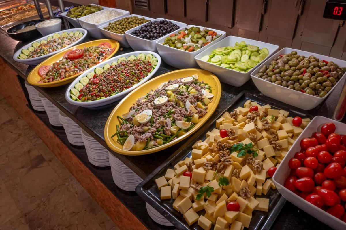 Comida en o cerca de este hotel