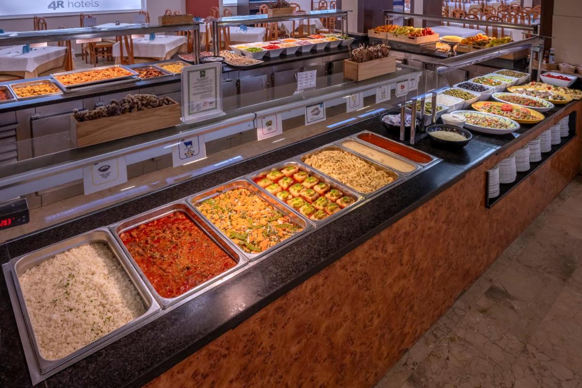 Comida en o cerca de este hotel