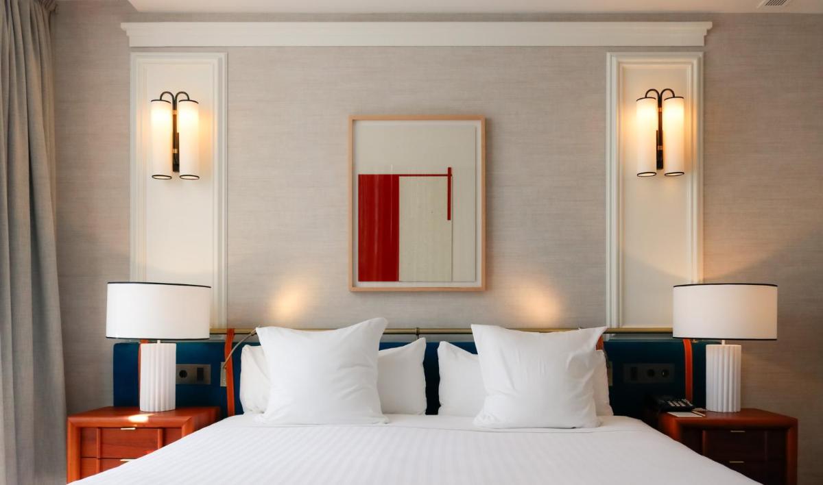 Cama o camas de una habitación en Hospes Palacio de los Patos, a Member of Design Hotels