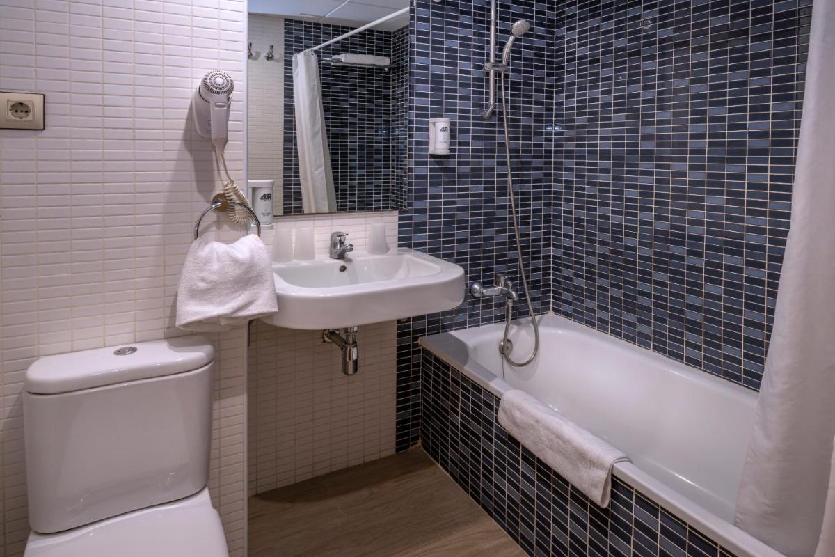 Un baño de 4R Salou Park Resort II