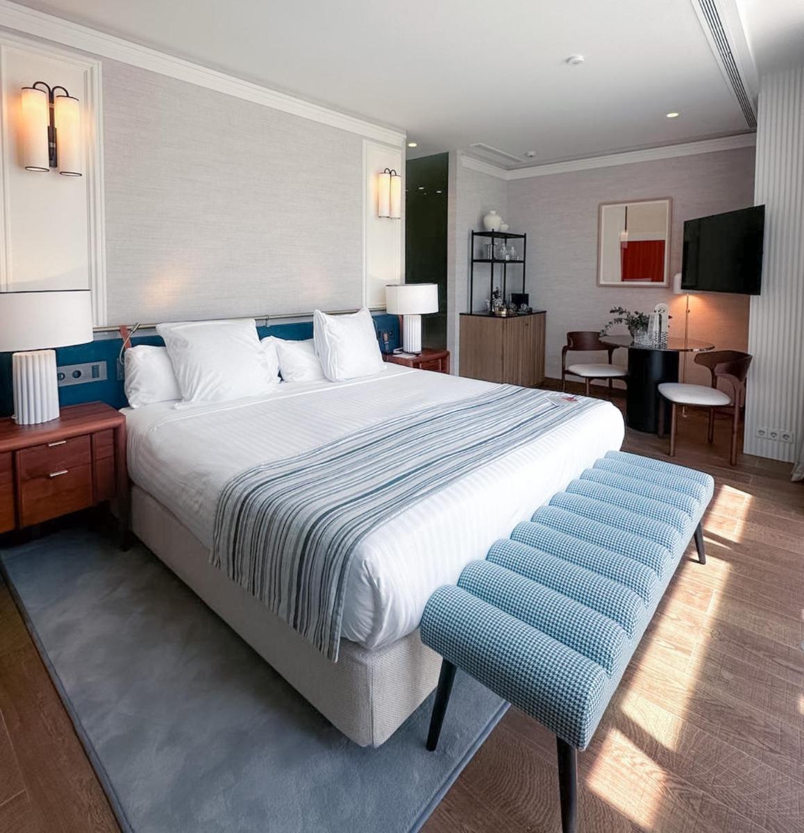 Cama o camas de una habitación en Hospes Palacio de los Patos, a Member of Design Hotels