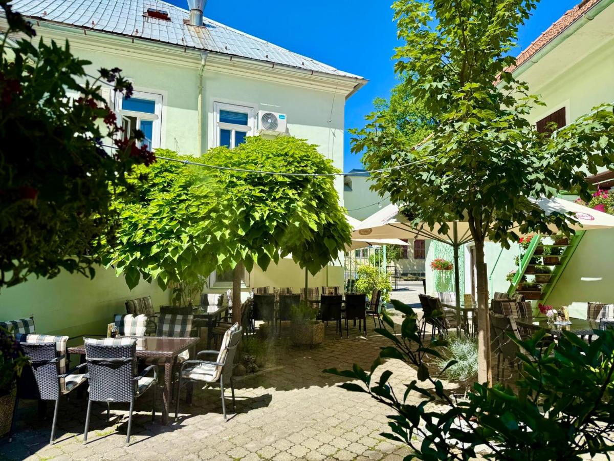 Hotel Šumava - Housity