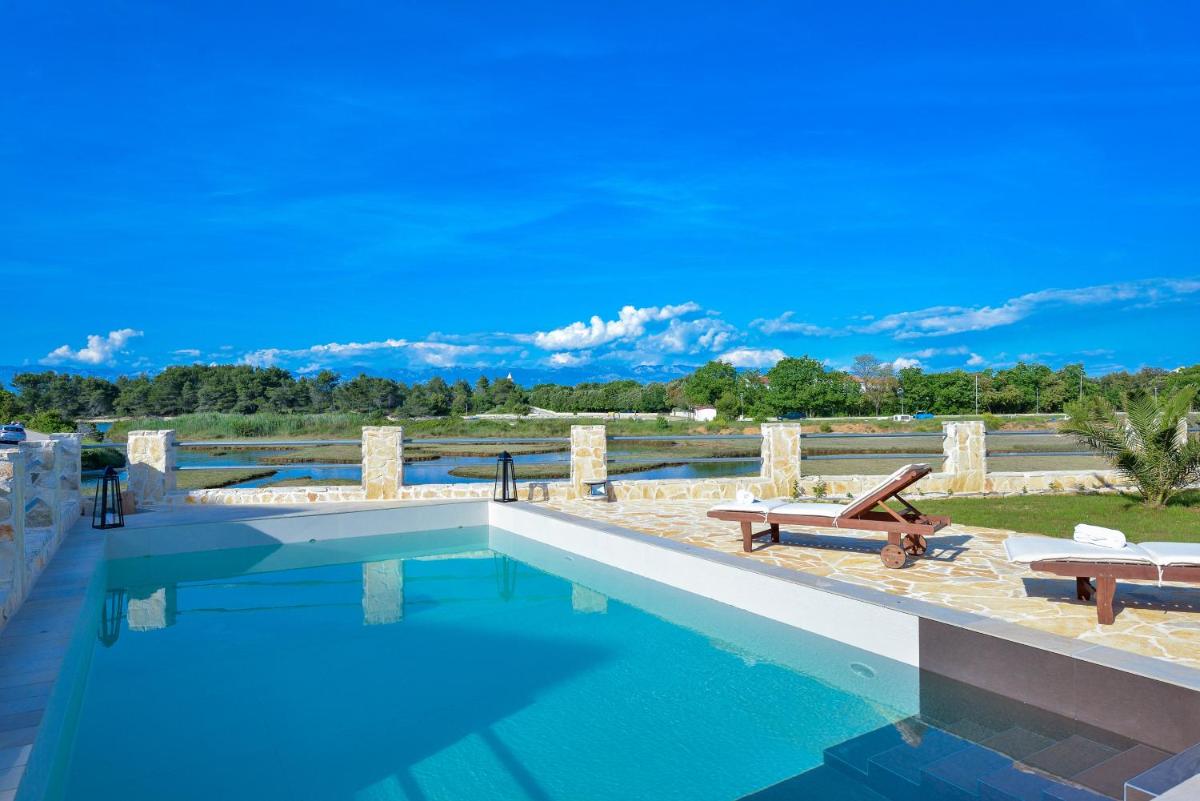 Amazing Villa Ele - Housity