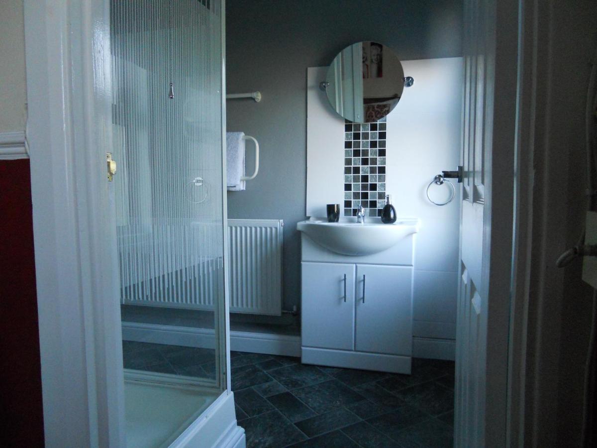 All Seasons Guest House - Housity