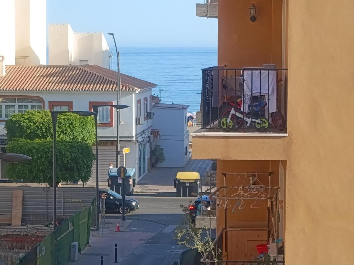 Bonito apartamento completo en Rincón de la Victoria Playa a 100 metros - Housity