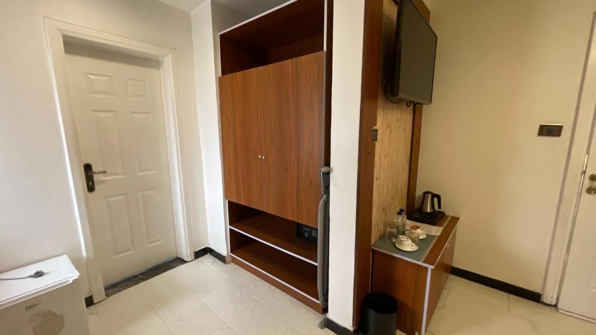 አባት Guest House - Hizvo