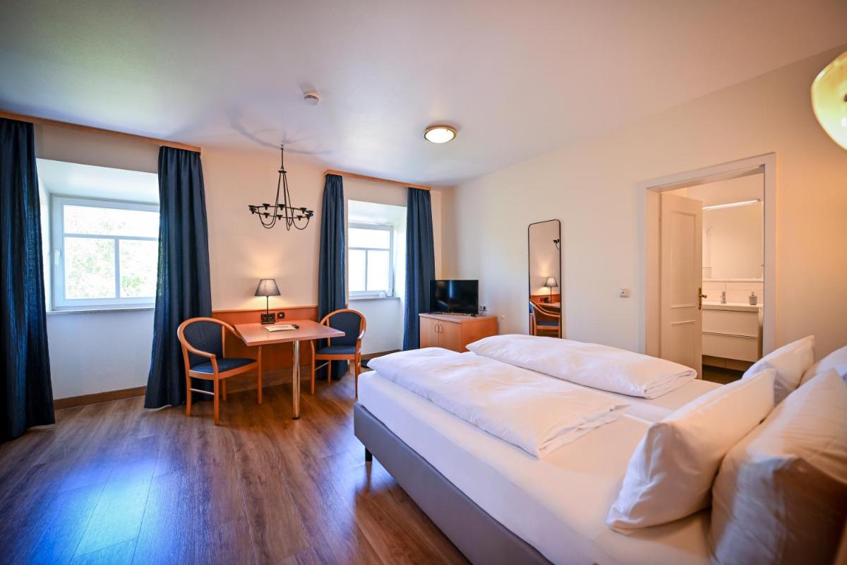 Hotel Mainblick Garni - Housity