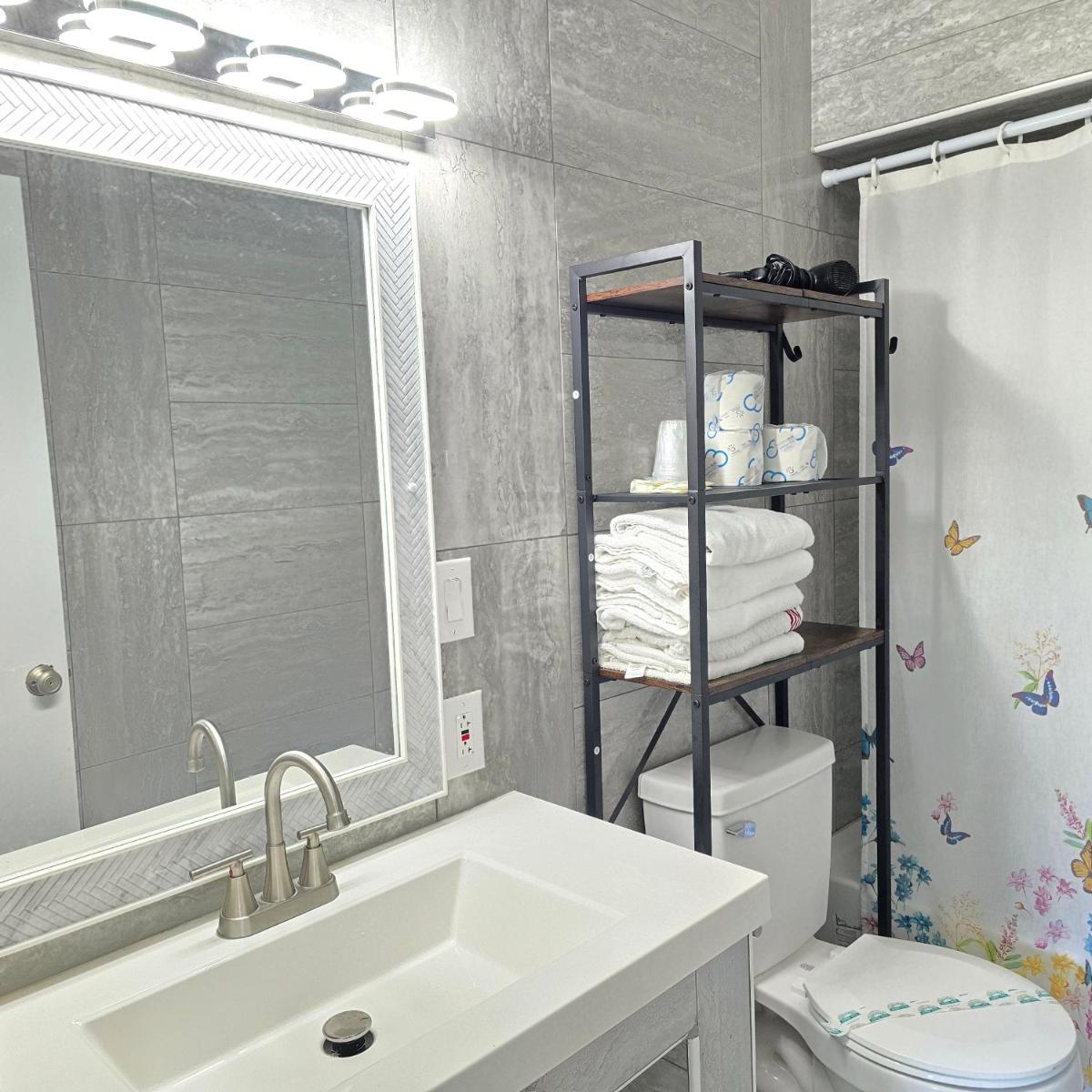 LAKE GEORGE FAMILY VACATION HOME - Housity