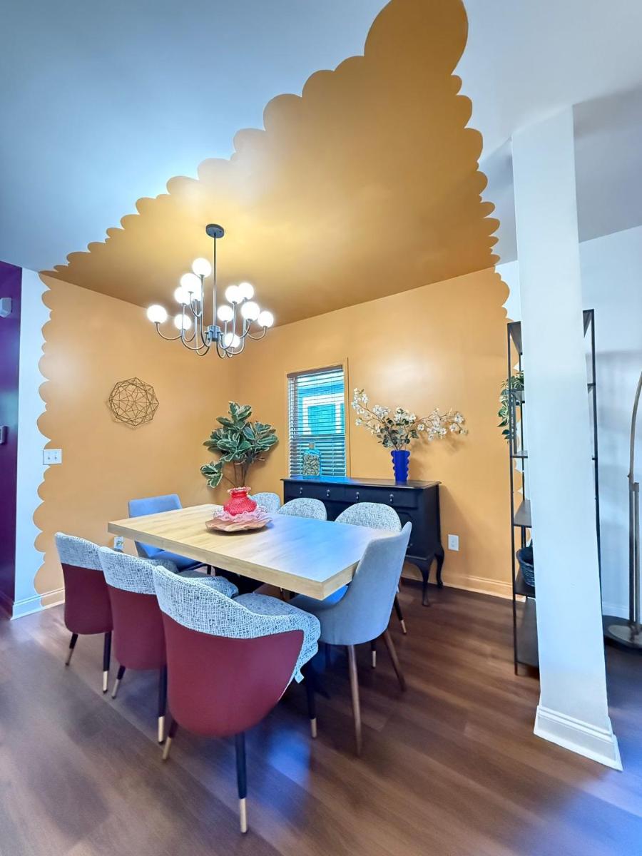 Stylish stay! 8 min from Mercedes Benz Stadium - Housity