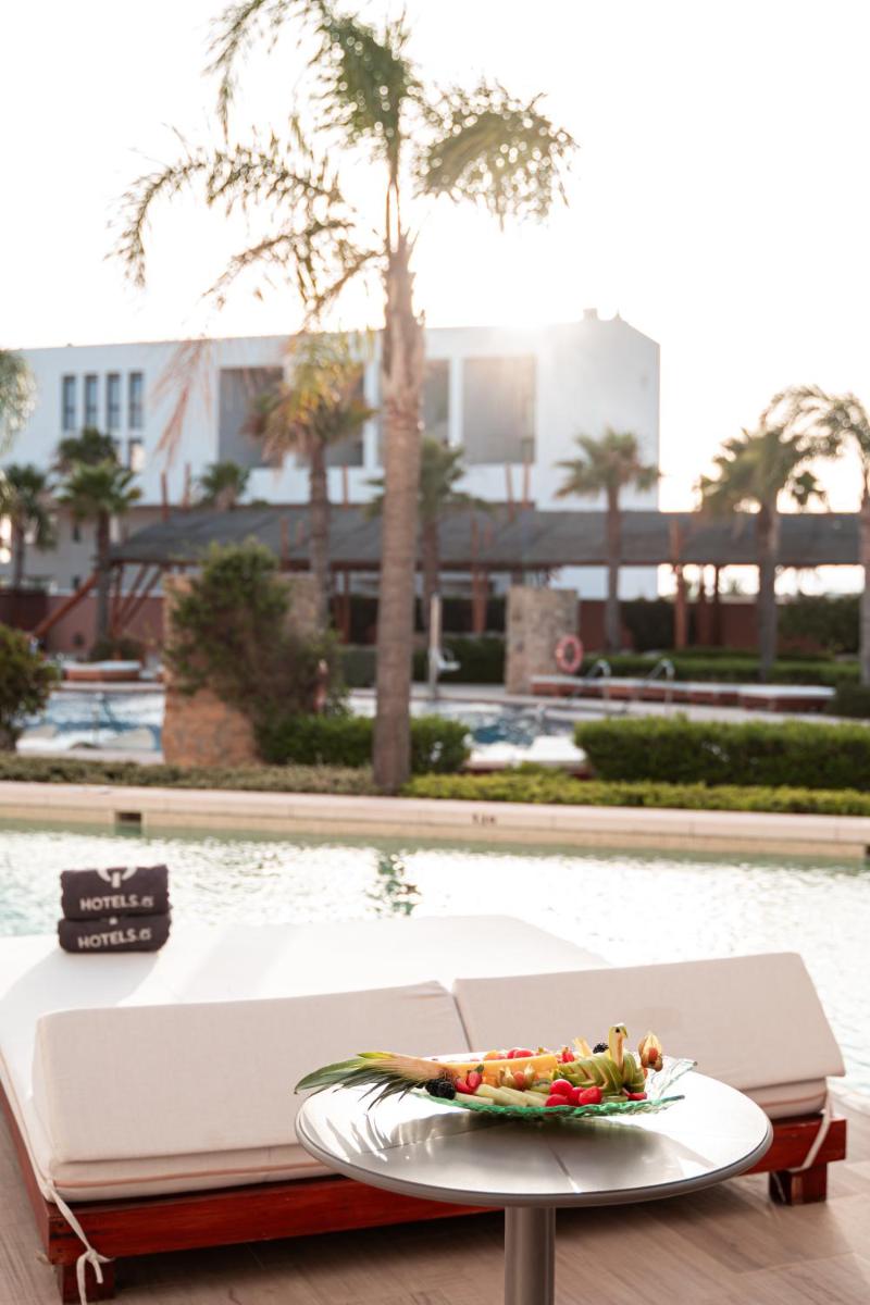 Deliciosa comida en las cercanías del Zahara Beach & Spa by QHotels – Adults Recommended