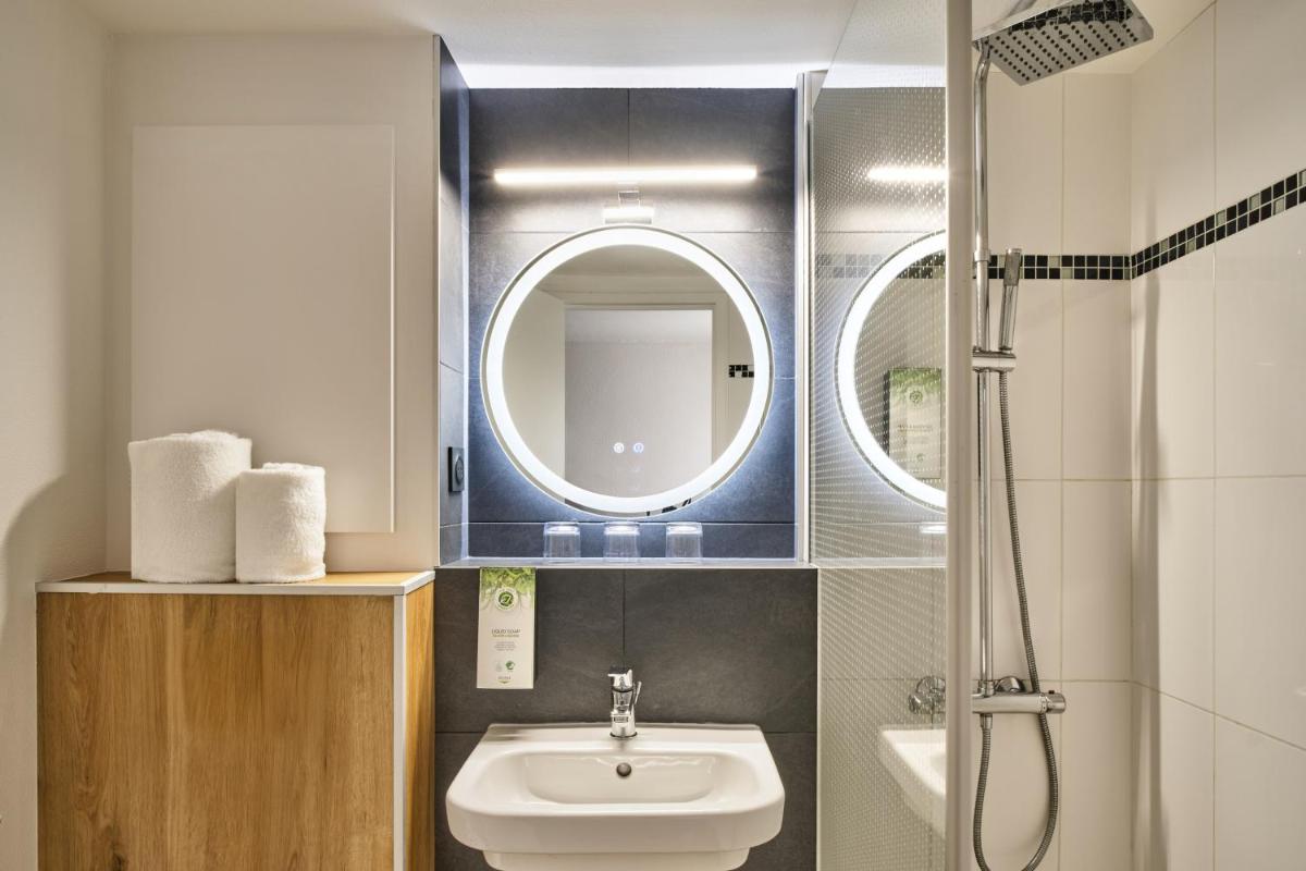 Kyriad Paris Sud Les Ulis Courtaboeuf - Housity